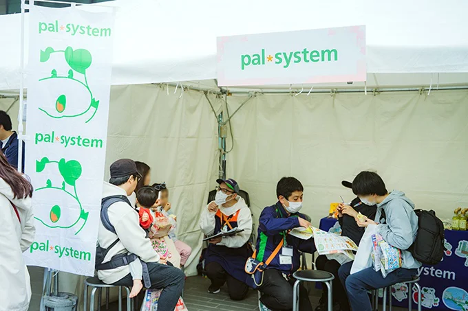 パルシステムのブースでは人気商品の試食ができます