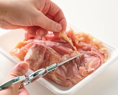とりもも肉の余分な脂肪を除く