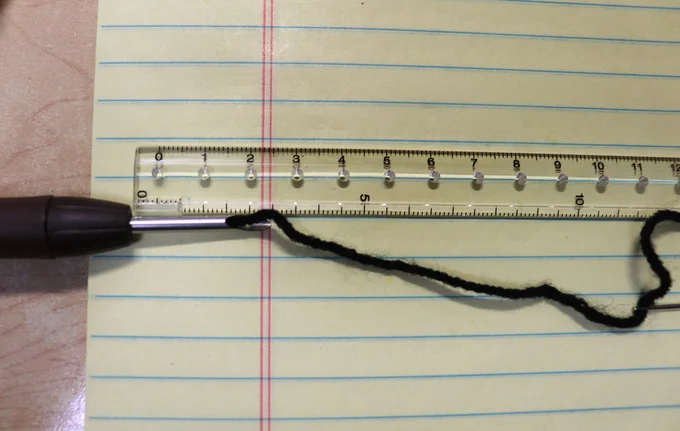 ニードルに毛糸を通す！