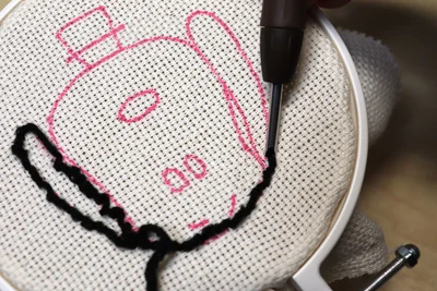 いよいよ布にパンチニードルを刺していく！