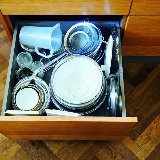 雑多な調理道具は引き出しへ