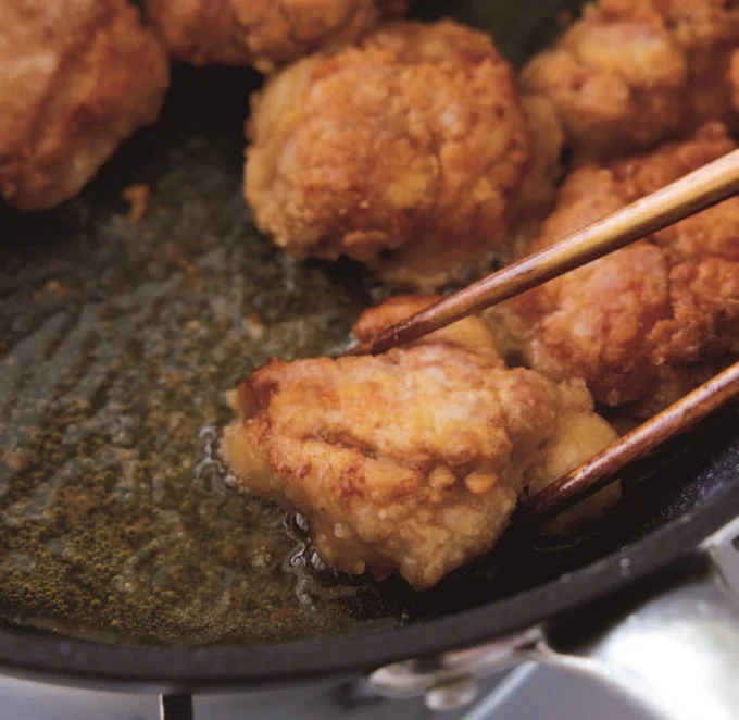 転がしながら約1分揚げる