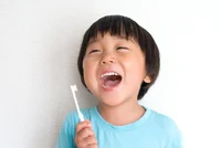 “仕上げ磨き”の抵抗感をなくすには？ すぐに取り入れられる子どものオーラルケアのコツ