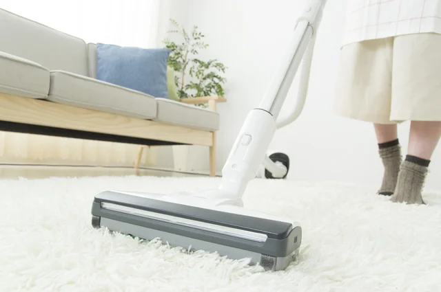 重要なのは「ノズル」の角度だった！ 節電＆キレイに埃が取れる掃除機の使い方