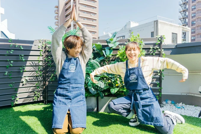青空にテンションが上がる2人