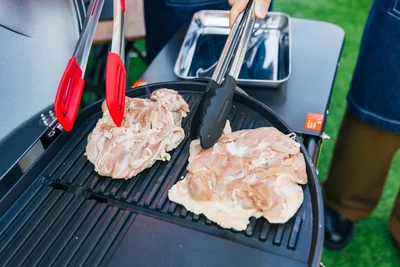 鶏肉の扱いで、さっそく姉弟ゲンカ勃発（笑）