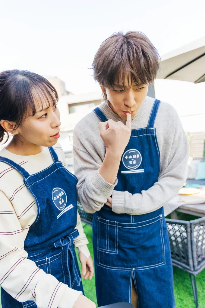 小山さん、ソース味見中