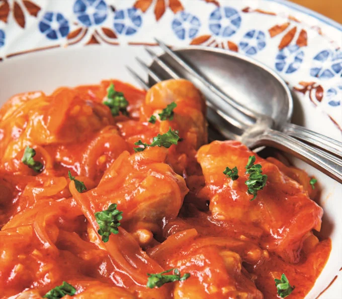 トマト缶感覚で煮ものにも使える!「トマトジュースを加えたほったらかし蒸し煮」