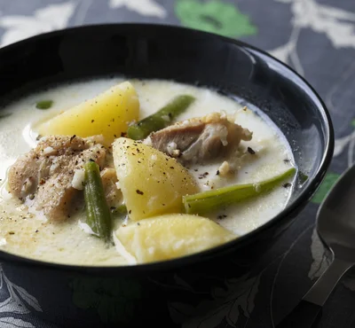 体を潤す牛乳で「とりじゃがのガーリックミルクスープ」