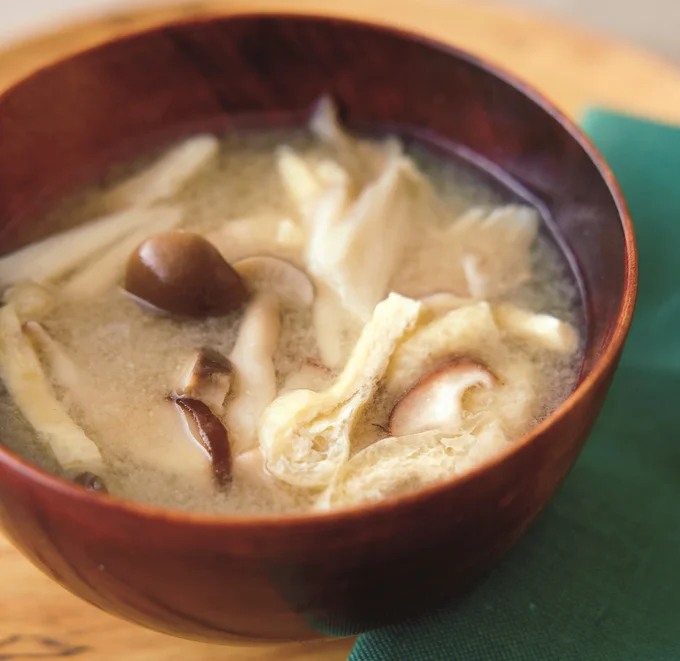 きのこと油揚げのみそ汁