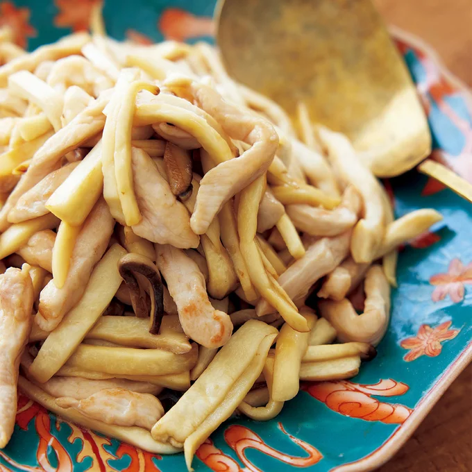 たんぱく質豊富なとりむね肉と、食物繊維がとれるエリンギのコラボ「エリンギととりむねの青椒肉絲風」