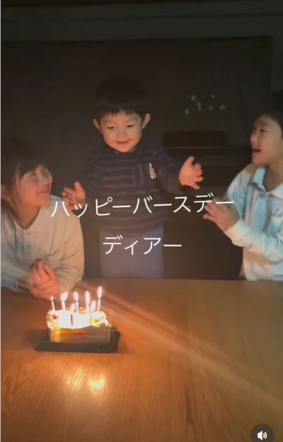 バースデーソングをみんなで歌う▶歌が終わり…（⇒次へ）