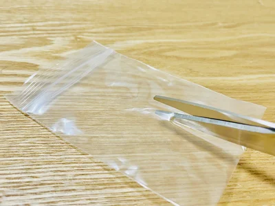 穴を空けたところから切り込みを入れます（▶次へ）
