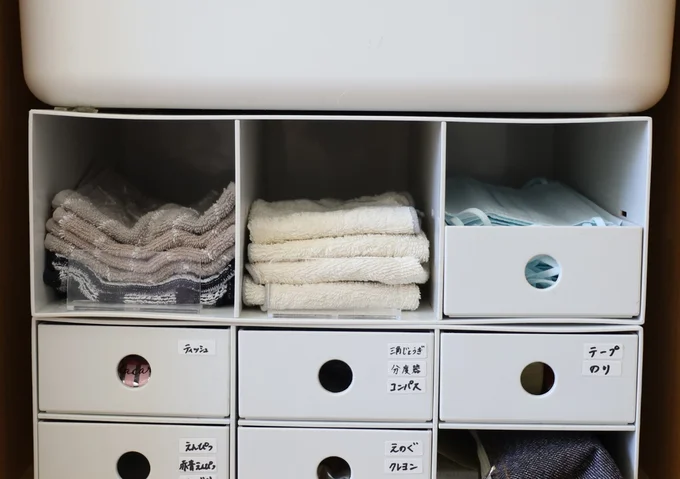 6段タイプの上に3段タイプを重ねて使っています　▶ハンカチ収納に一工夫