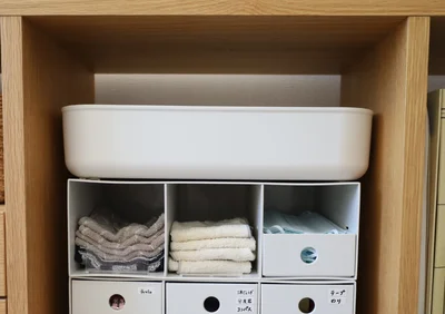 一番上には、無印のやわらかポリエチレンケースを置いて「使用済みプリントの一時置き場」に