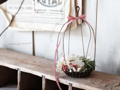 ドライフラワーやLEDキャンドルをいれたもの