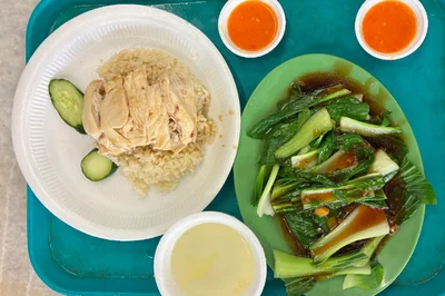 旨味が凝縮された「チキンライス」