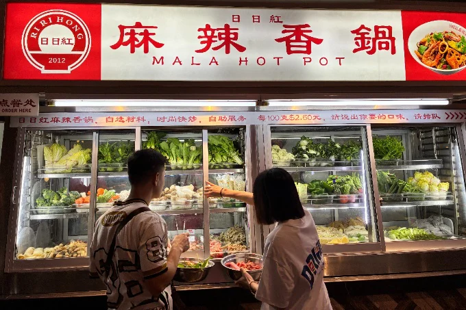 好きな具材を選んでつくる、セルフ鍋