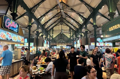 中国、マレー、インド、そしてプラナカンまで、さまざまな料理が集結