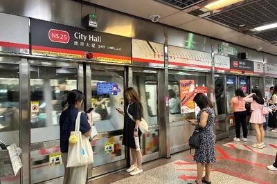 駅の構内は清潔で、運行スケジュールも正確