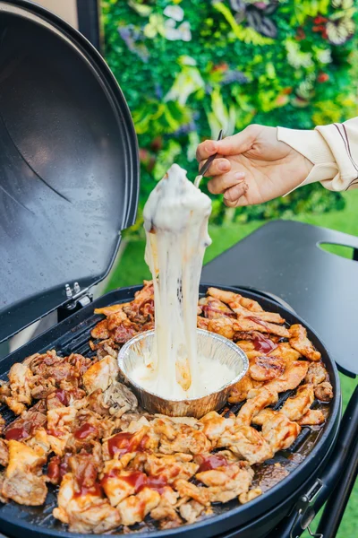 チーズ、ビヨ〜〜ン！