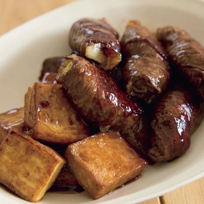 一口ですき焼きのおいしさ。新玉ねぎのとろける食感を存分に楽しんで！
