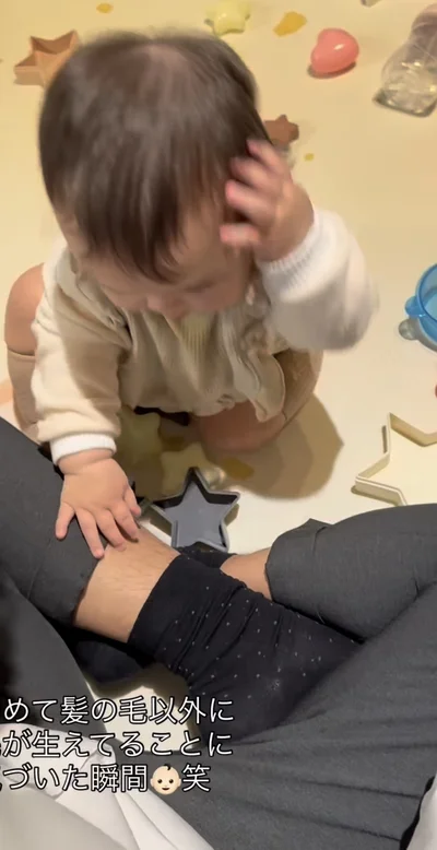 自分の髪の毛を確認する▶「あれ？不思議な感触…」（⇒次へ）