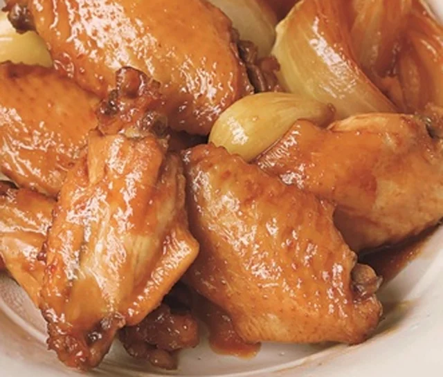 コスパも良い満足おかず！味のしみ込んだ「手羽中と玉ねぎの甘酢煮」