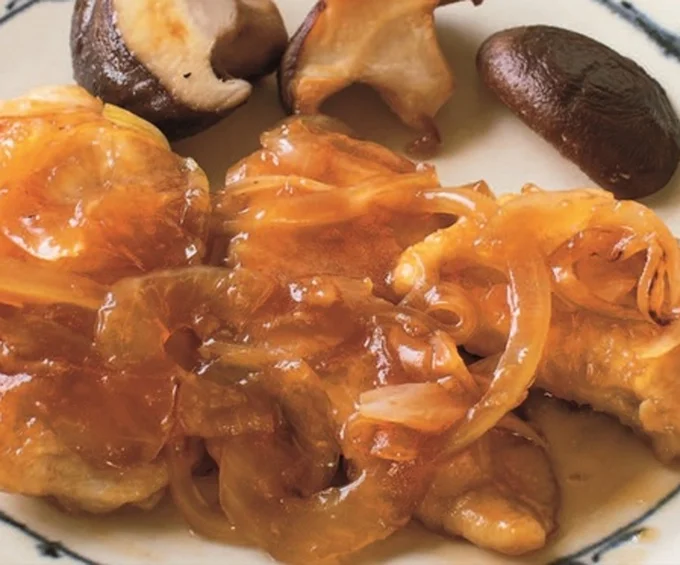 甘辛だれがよくからんだ「とりむねと玉ねぎの照り焼き」