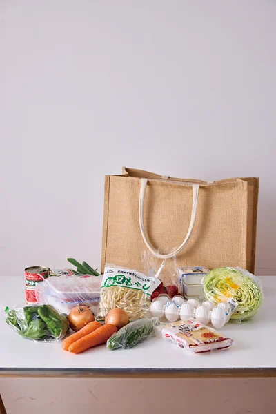 5日分の献立を決めてからまとめ買いすると、買い物のムダが減り、平日の夜ごはん作りがぐっとラクに。