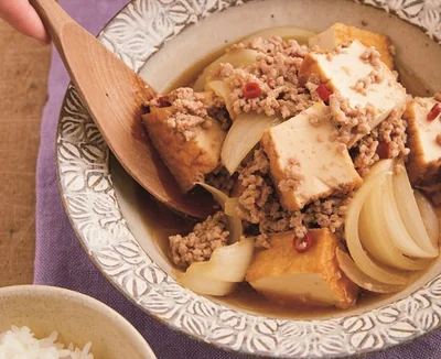 「厚揚げと玉ねぎのそぼろ煮」