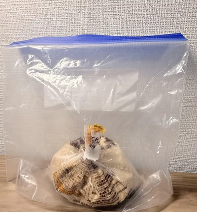 さらにチャック付き保存袋へ入れれば湿気対策も万全！（▶次の活用法は…）