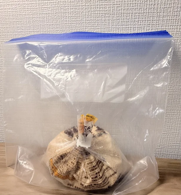 さらにチャック付き保存袋へ入れれば湿気対策も万全！（▶次の活用法は…）