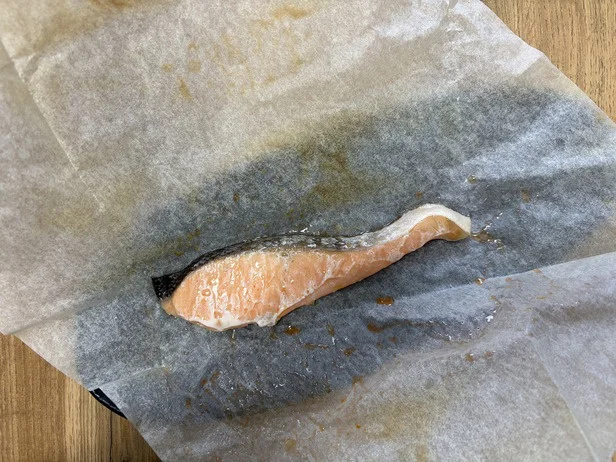 クッキングシートを広げてみるとこんな感じ（▶次へ）