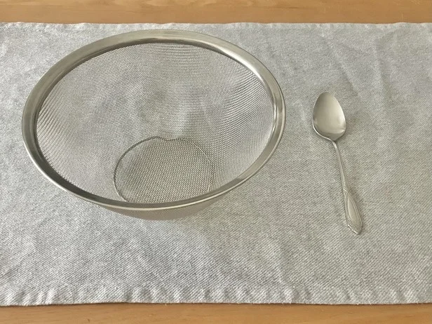 準備するものはザルとスプーンだけ！（▶やり方をチェック）
