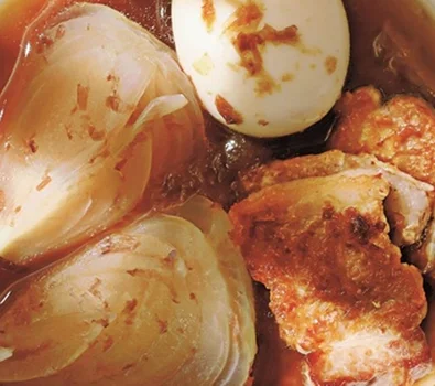 煮汁がたっぷりしみ込んだ新玉ねぎを味わう「スープ煮」