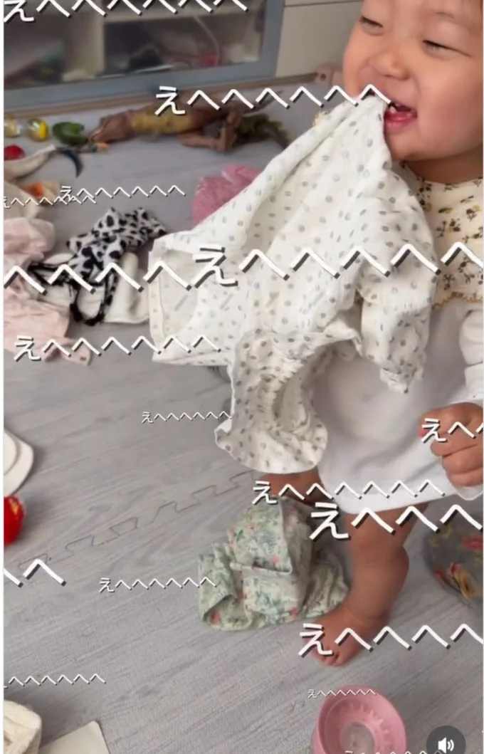 ぐいーんと引っ張ってニコニコ▶大好きなお兄ちゃんと…（⇒次へ）