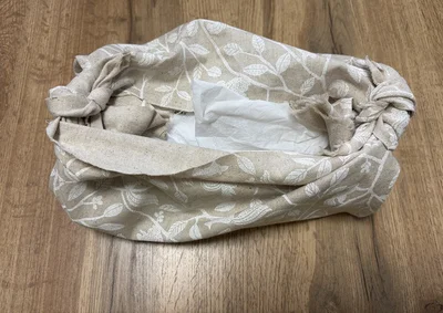 飛び出している布は内側に入れて...（▶次へ）