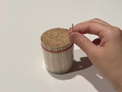 輪ゴムを巻くだけで1本だけ取り出しやすい！（▶次へ）