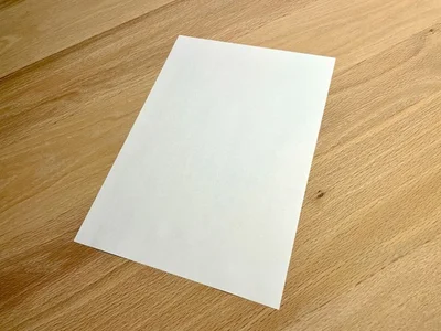 A4サイズのコピー用紙やチラシを用意（▶手順を見る）