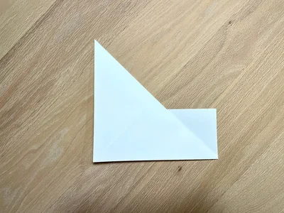 三角部分を根元から上に折る（▶次へ）