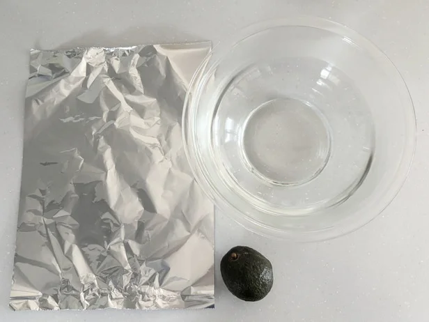 アルミホイルとお湯を準備する（▶次へ）