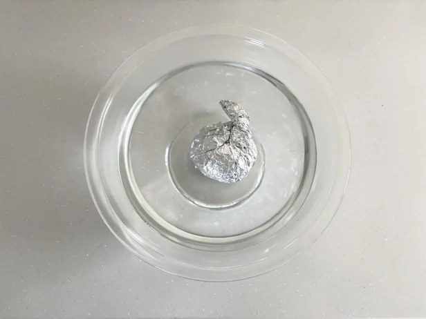 50℃のお湯に浸けたアボカド（▶次へ）