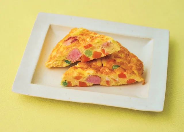 お弁当がパッと華やぐ！しっかり加熱の「スパニッシュオムレツ」なら暑い季節にも◎