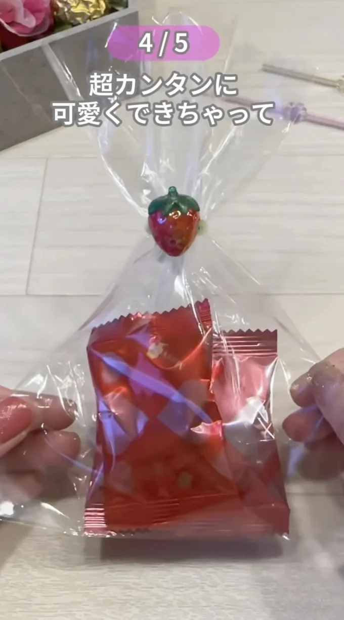 一気におしゃれラッピング▶（次画像からさまざまな世代の女性の心にそっと寄り添う、白川さんのエピソード『メンタル強め美女白川さん』が読めます）ポジティブワードの数々。さまざまな世代の女性の心にそっと寄り添う、白川さんのエピソード