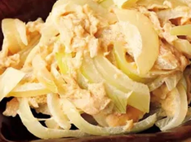 レンチンですぐ作れて食べやすい副菜「玉ねぎのツナマヨあえ」