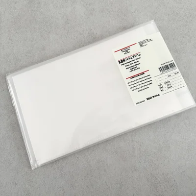 無印良品「ポリプロピレン高透明フィルムアルバム・2L版/2LW版・40枚用」　▶シールシートの大きさ比較