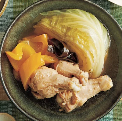 とり肉と昆布のうまみで深い味わいに「手羽元とキャベツの和風スープ煮」