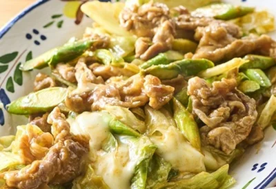 「豚こまとアスパラのカレーチーズ炒め」