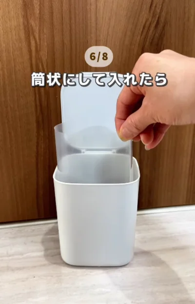 クリアファイルをカットして筒状に入れる▶ゴミ袋をセットすれば…（⇒次へ）